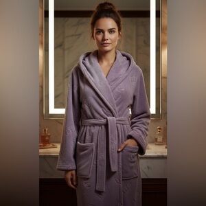 Lilac Juicy Couture Plush
Robe with Hoodie Sz L/XL